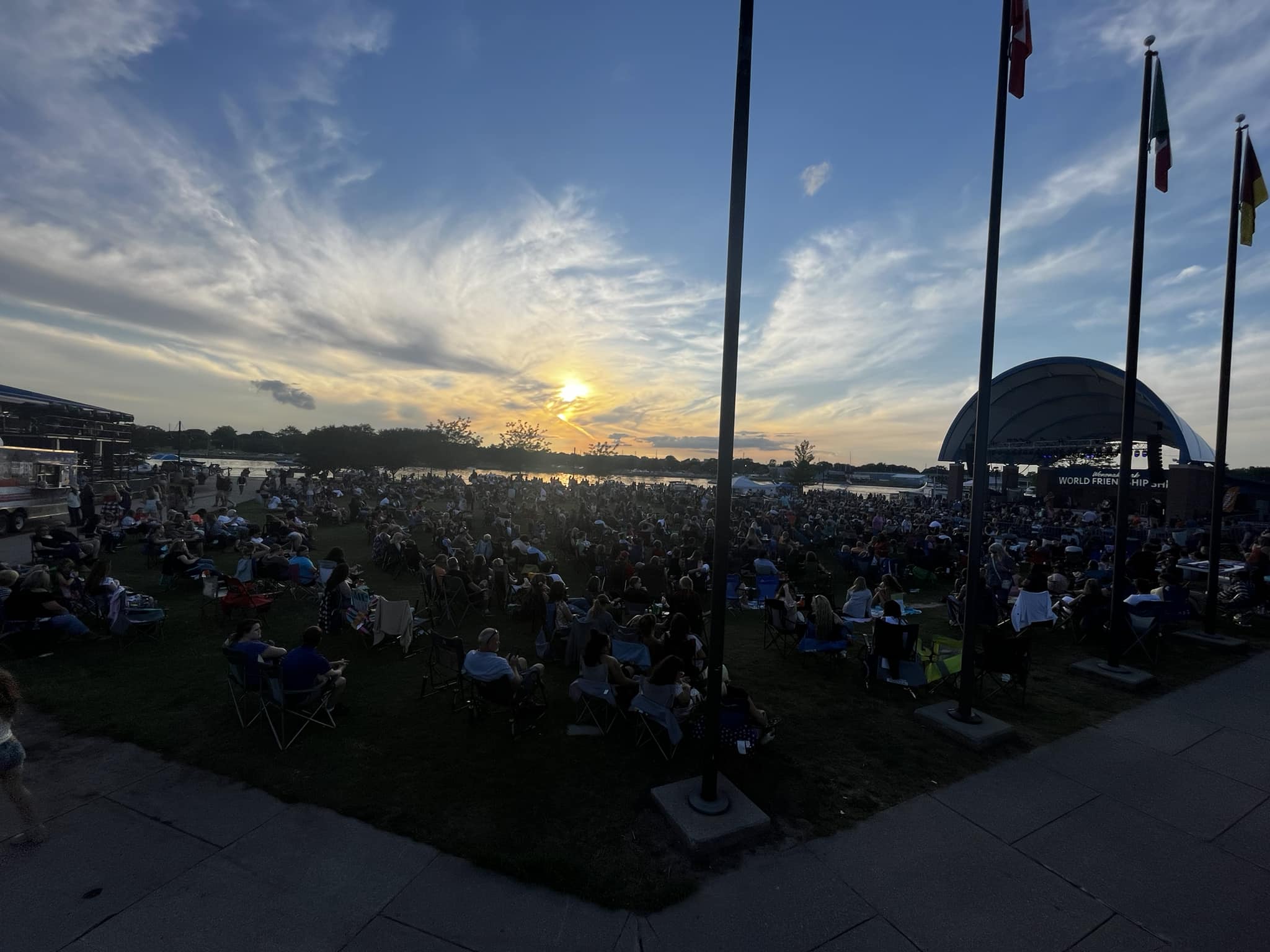 A beautiful night for a concert!